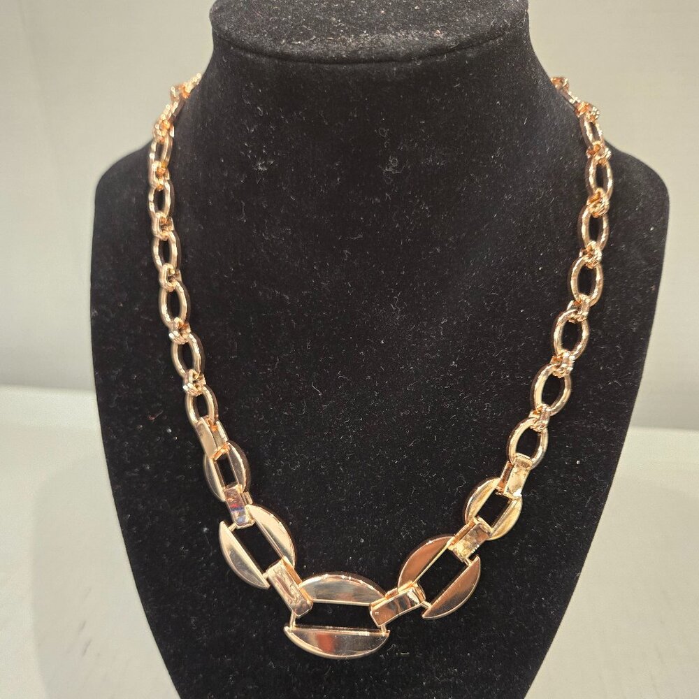 Rose Gold Toned Oval Frame Women's Necklace with Toggle Clasp